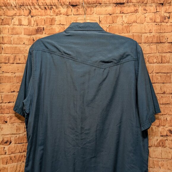 Ascend Short Sleeve Button Down Size Large - Picture 11 of 13